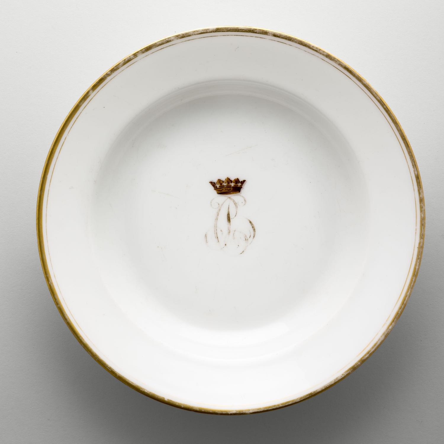 Assiette en porcelaine de Paris au chiffre Bourbon-Condé